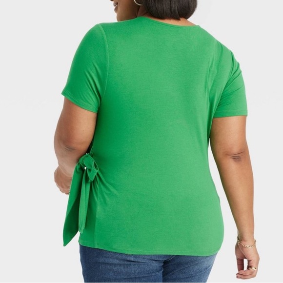 Ava & Viv Women’s Slim Fit Short Sleeve V-Neck Wrap Top, size 3X - Picture 2 of 3